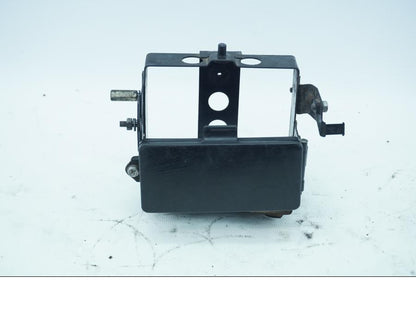 Framsidan på Batterihållare från en Yamaha SR 400 -1982 motorcykel.