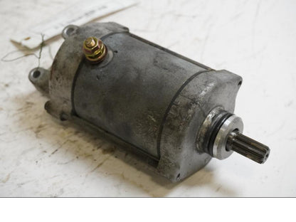 Framsidan på Startmotor från en Honda CBR 1100 XX -1999 motorcykel.