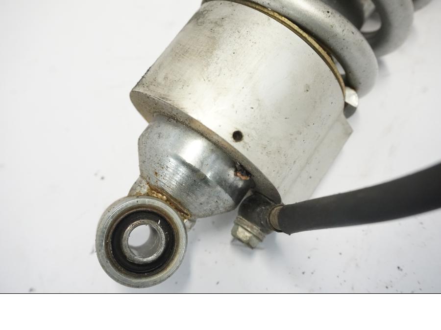Snett uppifrån på Stötdämpare från en Suzuki DL 1000 -2003 motorcykel.