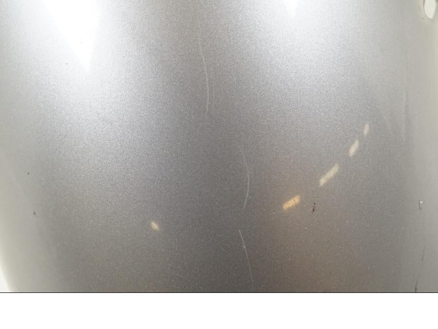 Snett uppifrån på Framskärm från en Honda ST 1300 -2002 motorcykel.