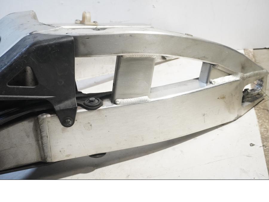 Baksidan på Sving från en Honda CBR 900 RR -2000 motorcykel.