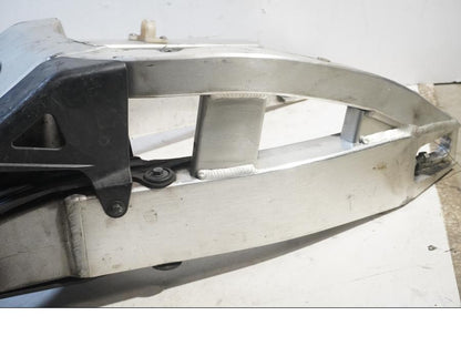 Baksidan på Sving från en Honda CBR 900 RR -2000 motorcykel.