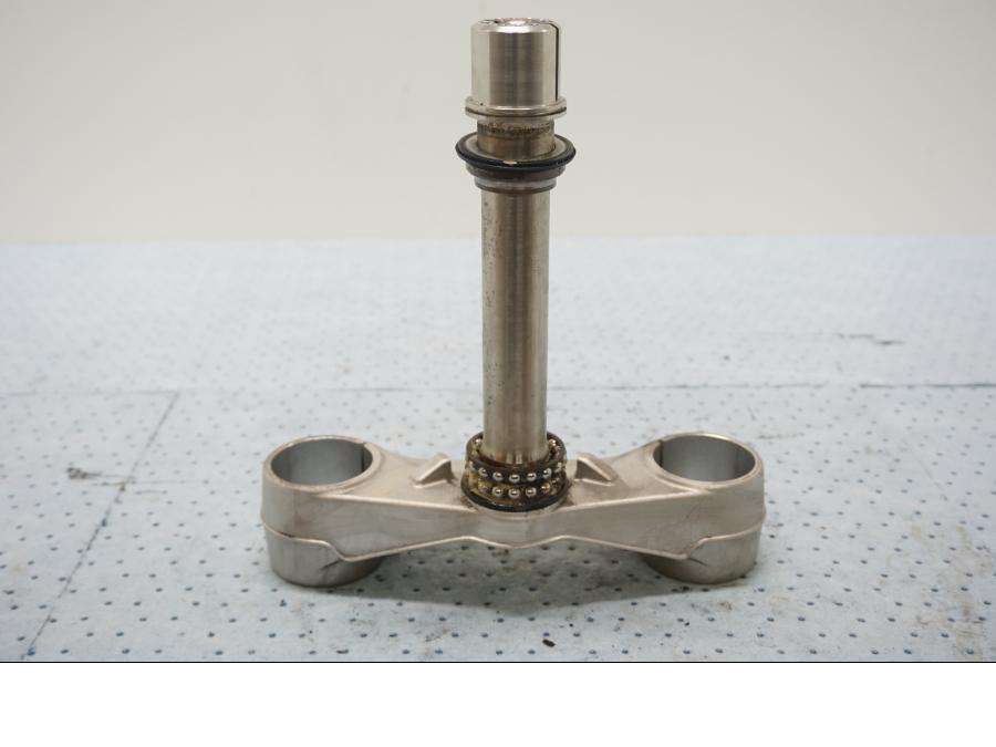 Baksidan på Gaffelkrona från en MV Agusta F3 675 -2014 motorcykel.