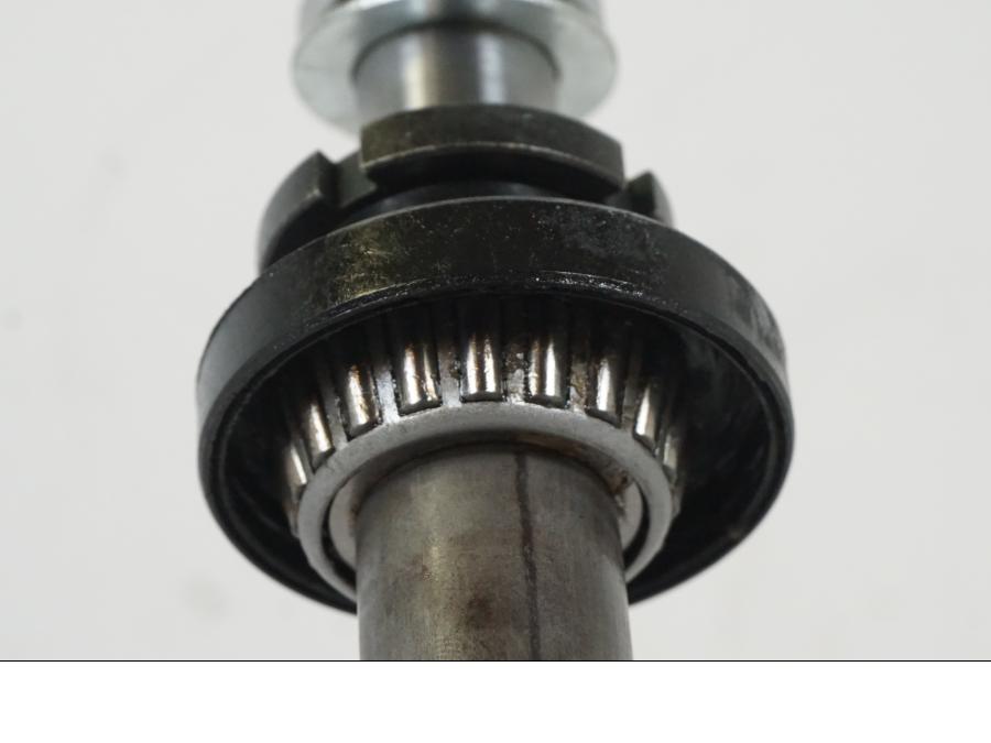 Vänster sida på Gaffelkrona från en Suzuki VZR 1800 -2009 motorcykel.