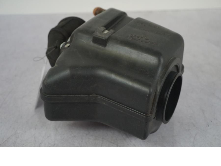 Höger sida på Luftburk från en Suzuki VZ 800 -2000 motorcykel.