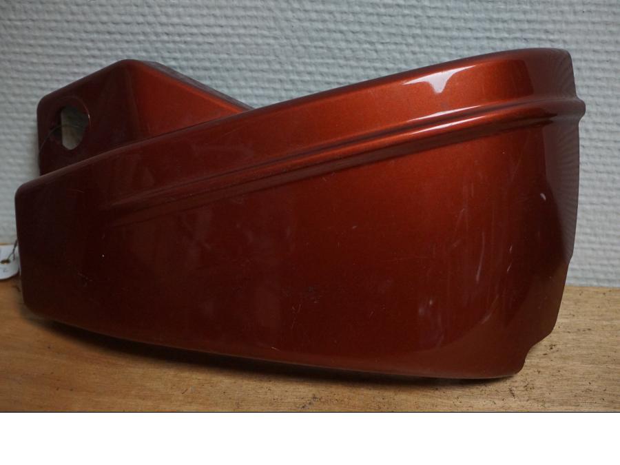 Framsidan på Sidopanel från en Yamaha XVS 650 -1998 motorcykel.