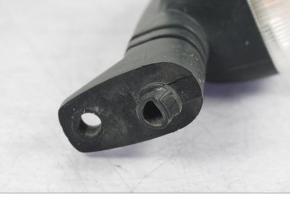 Snett nerifrån på Blinkers från en BMW R 1200 GS -2005 motorcykel.