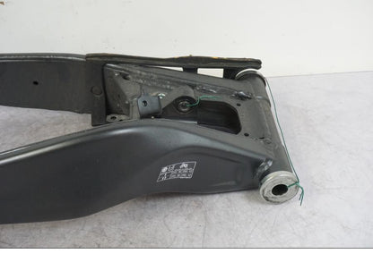 Baksidan på Sving från en Yamaha MT-09 -2024 motorcykel.