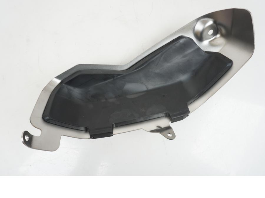 Snett nerifrån på Ventilkåpskydd från en BMW R 1200 GS -2018 motorcykel.