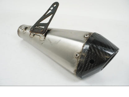 Snett uppifrån på Ljuddämpare Sport från en Ducati Scrambler 1100 -2019 motorcykel.