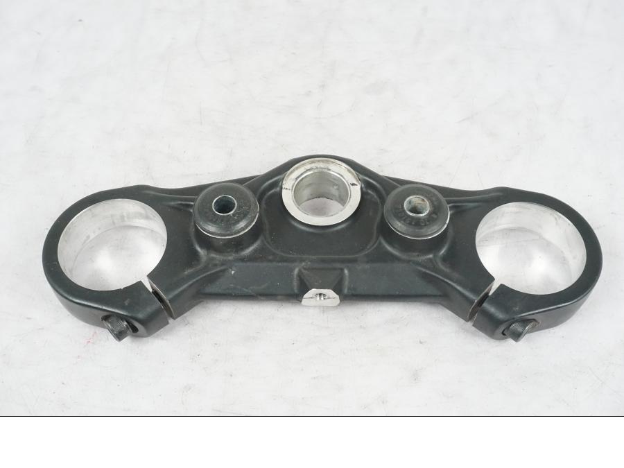 Framsidan på Gaffelkrona från en KTM 390 Duke -2018 motorcykel.