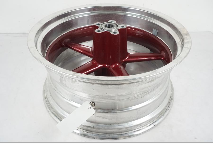 Extrabild2 på Fälg från en H-D Softail FXCW Rocker -2008 motorcykel.