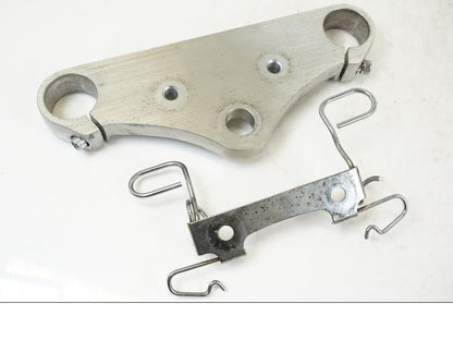 Framsidan på Gaffelkrona från en Kawasaki VN 800 -2000 motorcykel.