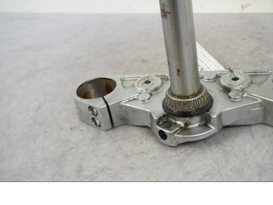 Baksidan på Gaffelkrona från en Kawasaki VN 1500 Mean Streak -2002 motorcykel.