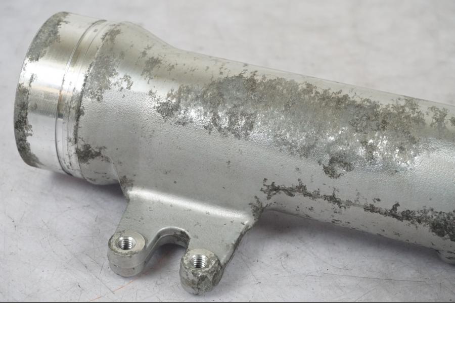 Vänster sida på Gaffelben från en Honda CBR 1100 XX -1999 motorcykel.