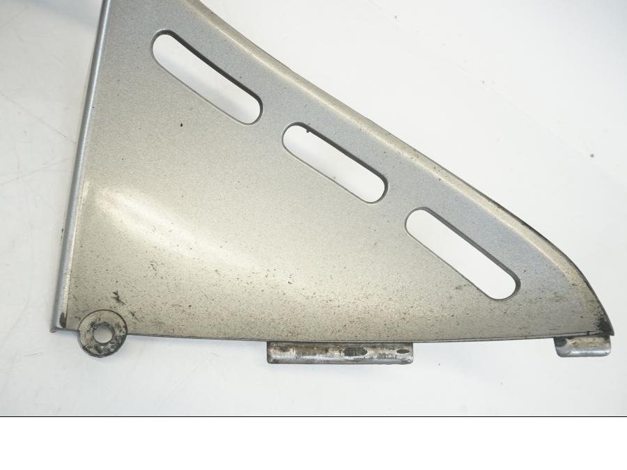 Baksidan på Trekanten från en Kawasaki ZX-12R -2000 motorcykel.