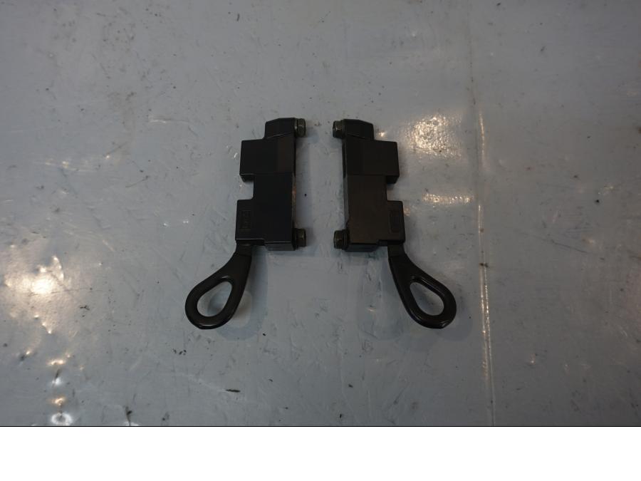 Framsidan på Sadellåsmekanism från en Yamaha V-MAX 1200 -2001 motorcykel.