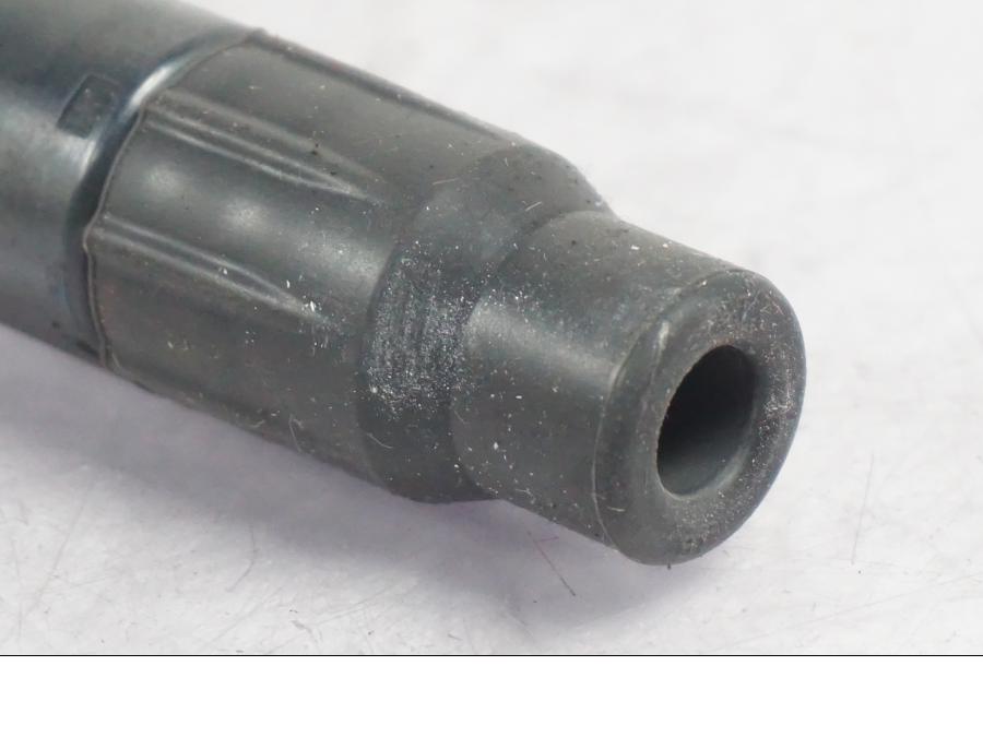 Höger sida på Tändspole från en KTM 1290 Super Duke -2019 motorcykel.