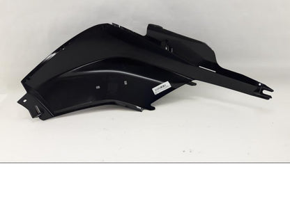 Baksidan på Bensintankskåpa från en BMW K 1600 -2011 motorcykel.