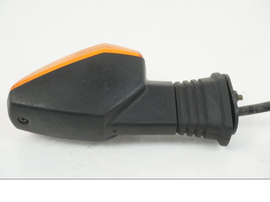 Snett nerifrån på Blinkers från en Suzuki GSX-R 1000 -2003 motorcykel.