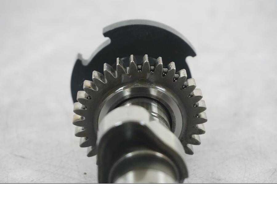 Vänster sida på Kamaxel från en BMW R 1200 GSA -2014 motorcykel.