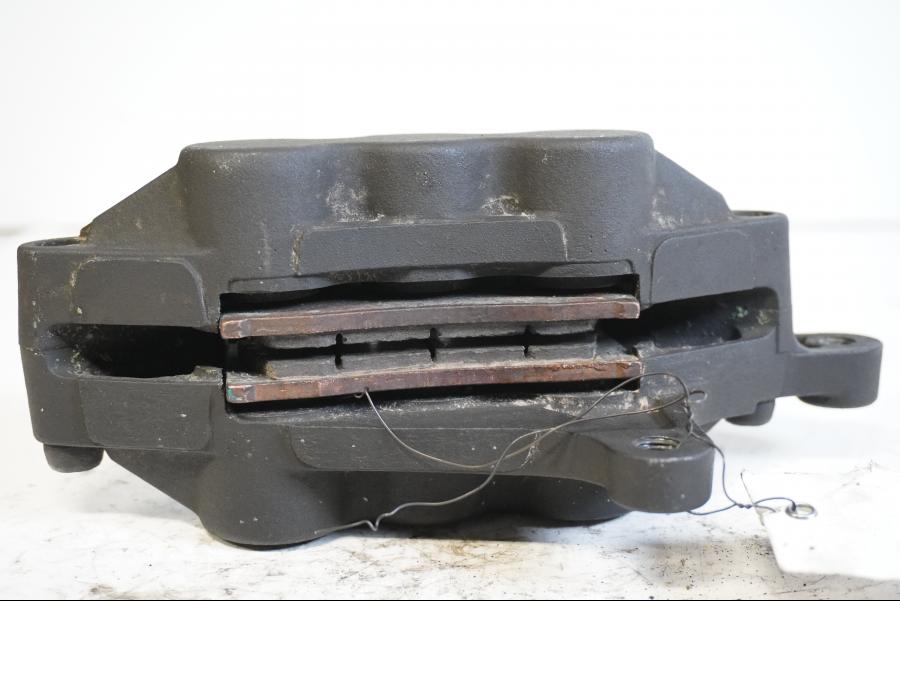 Höger sida på Bromsok från en Kawasaki ZX-9R -1998 motorcykel.