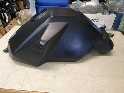 Framsidan på Bensintank från en KTM RC8 -2009 motorcykel.