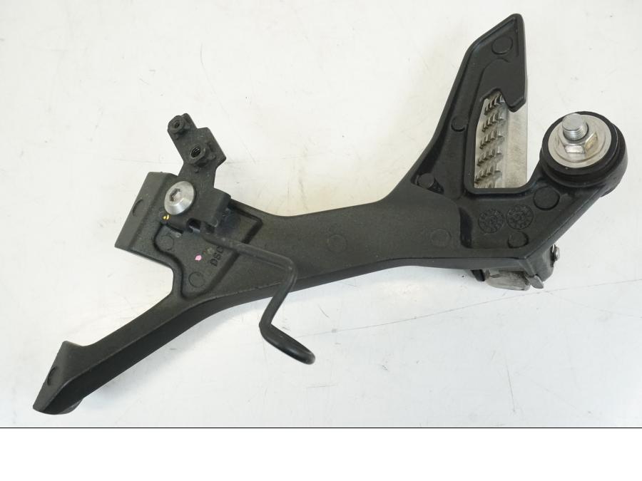 Höger sida på Fotpinne från en Kawasaki NINJA 400 -2020 motorcykel.