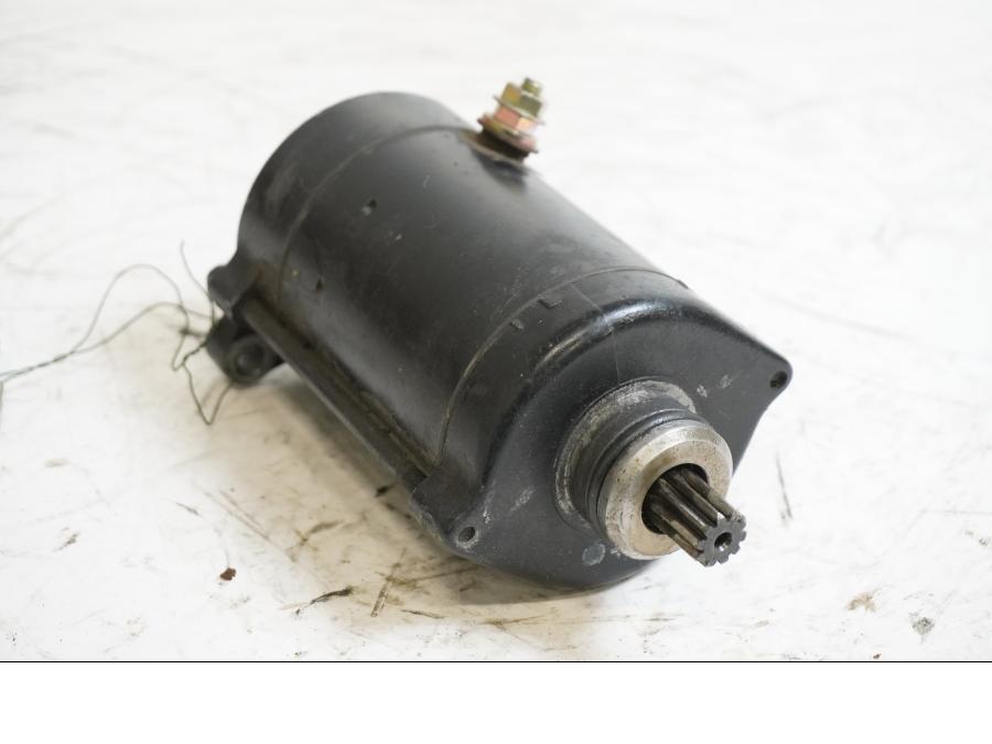 Framsidan på Startmotor från en Kawasaki ZZR 1100 -1991 motorcykel.