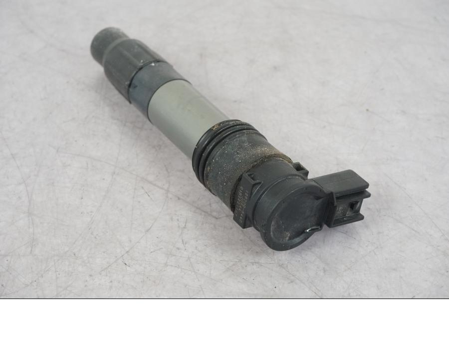 Höger sida på Tändspole från en KTM 1290 Super Adventure R -2018 motorcykel.