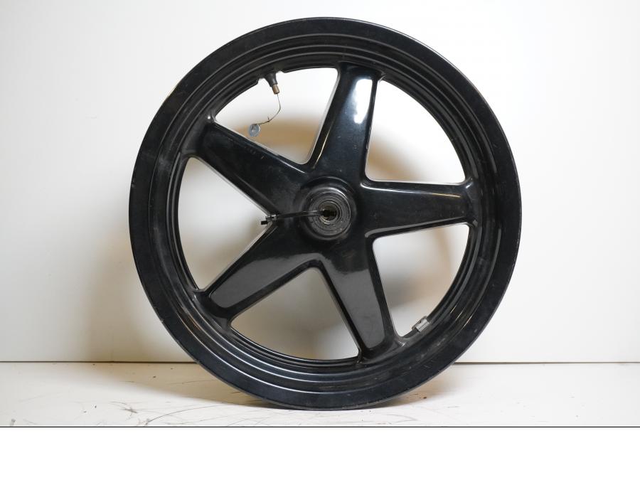 Framsidan på Fälg från en Yamaha X-Max 250 -2012 scooter.