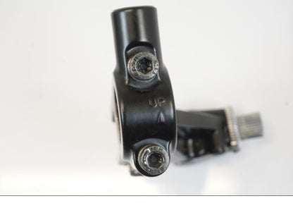 Snett uppifrån på Kopplingsklo från en Triumph Trident -2021 motorcykel.