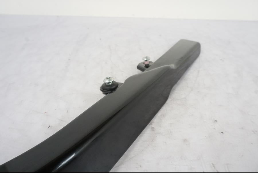 Vänster sida på Remskydd från en H-D Softail Sport Glide FLSB -2022 motorcykel.