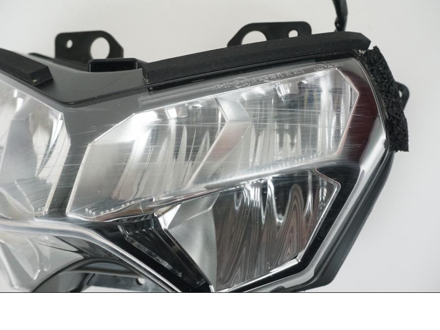 Snett nerifrån på Strålkastare från en Kawasaki Z 650 ABS -2021 motorcykel.