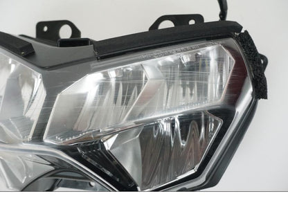 Snett nerifrån på Strålkastare från en Kawasaki Z 650 ABS -2021 motorcykel.