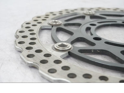 Baksidan på Bromsskiva från en Kawasaki ZZ-R 1400 -2010 motorcykel.