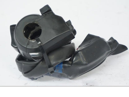 Snett nerifrån på Styrelreglage från en Honda CB 500 X -2015 motorcykel.