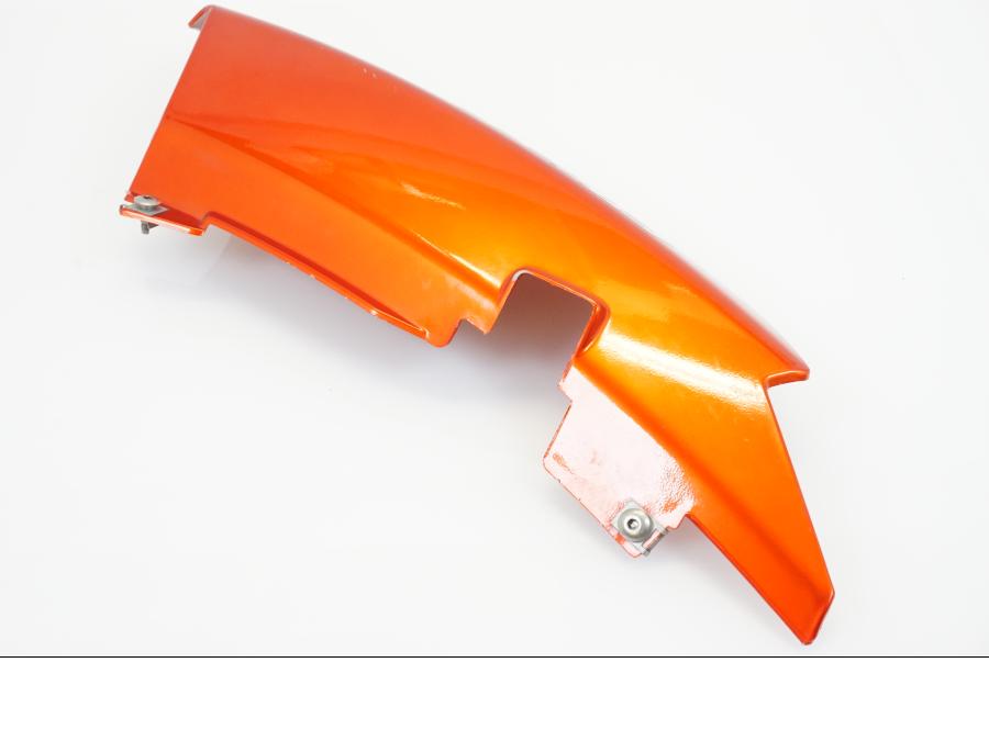 Höger sida på Bakvinge från en Aprilia ETV 1000 -2002 motorcykel.