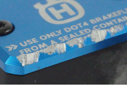 Vänster sida på Bromshuvudcylinder från en Husqvarna 701 SUPERMOTO ABS -2016 motorcykel.