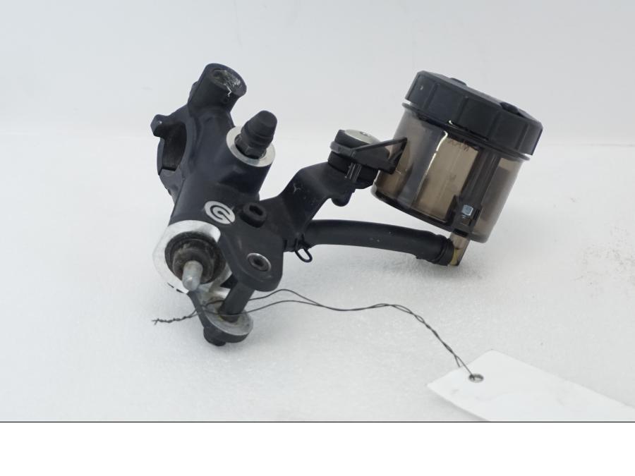 Framsidan på Bromshuvudcylinder från en KTM 1290 Super Adventure R -2021 motorcykel.