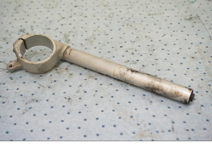 Baksidan på Styre från en Yamaha YZF 1000 R1 -2010 motorcykel.