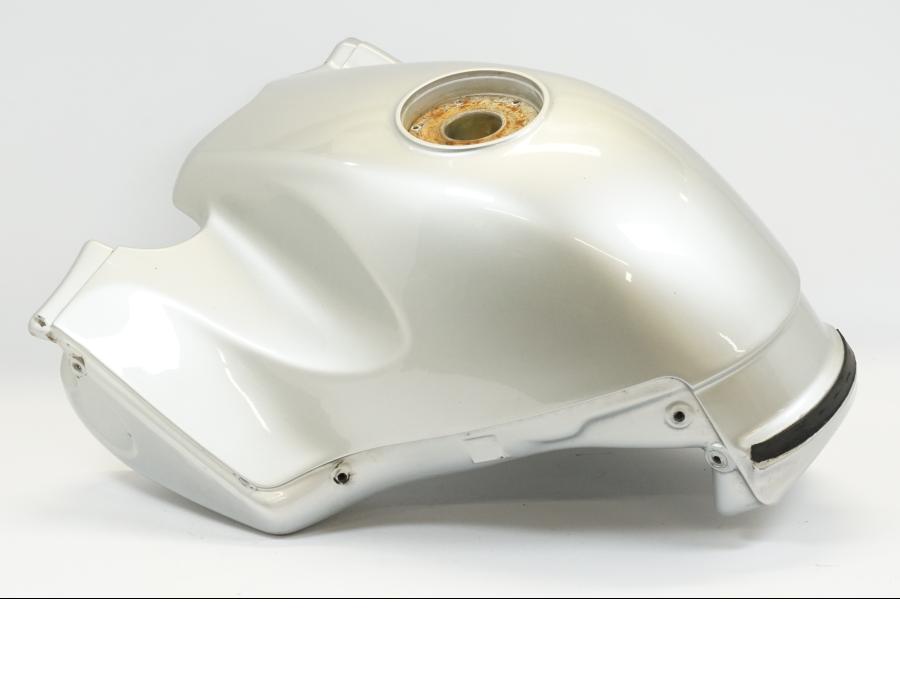 Baksidan på Bensintank från en BMW R 1150 RS -2004 motorcykel.