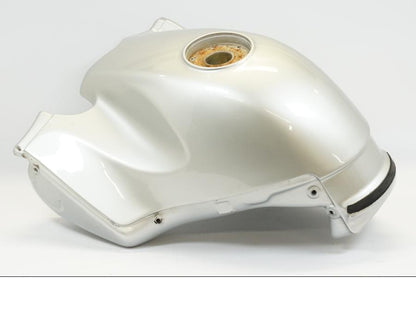 Baksidan på Bensintank från en BMW R 1150 RS -2004 motorcykel.