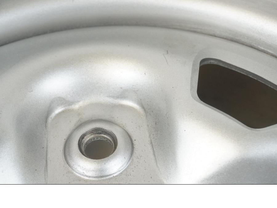 Baksidan på Fälg från en Yamaha YFM 700 -2018 ATV.