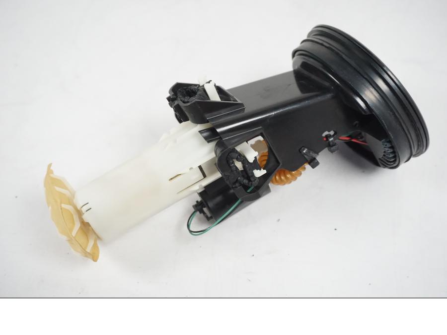 Extrabild2 på Bensinpump insprut från en BMW F 650 CS -2002 motorcykel.