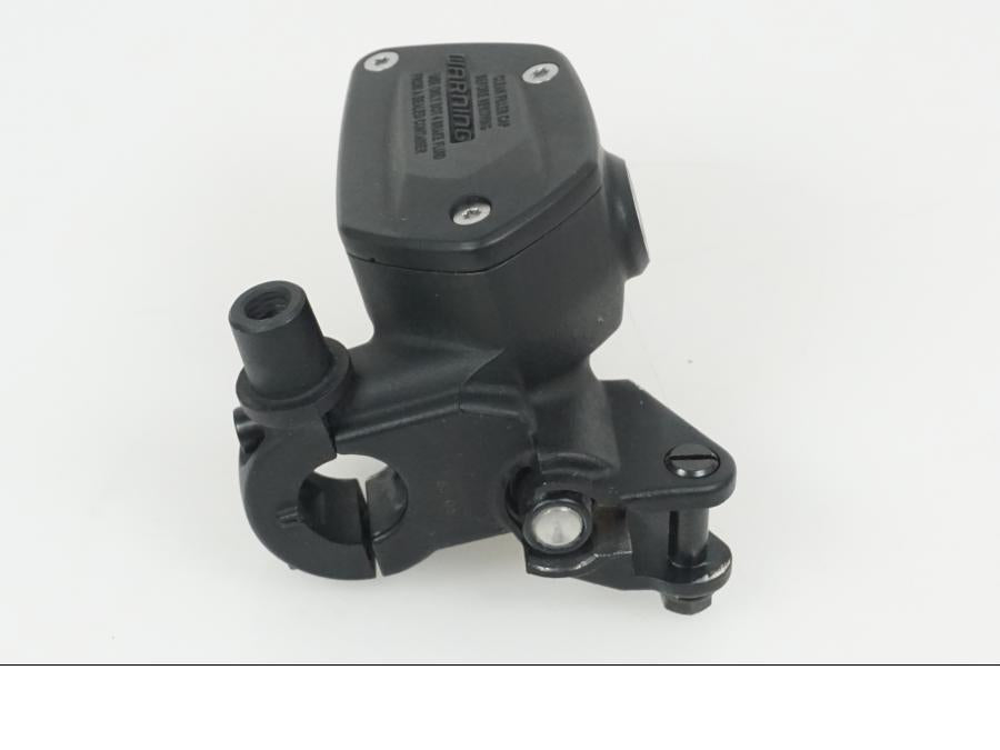 Höger sida på Bromshuvudcylinder från en BMW R NineT -2022 motorcykel.