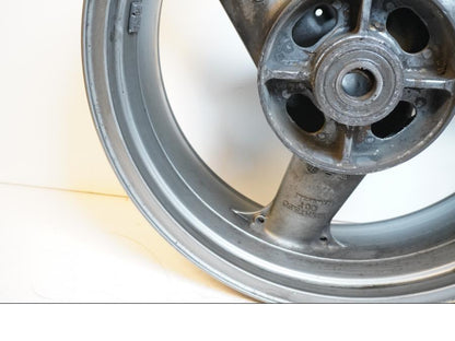 Extrabild5 på Fälg från en Kawasaki ZX-9R -1994 motorcykel.