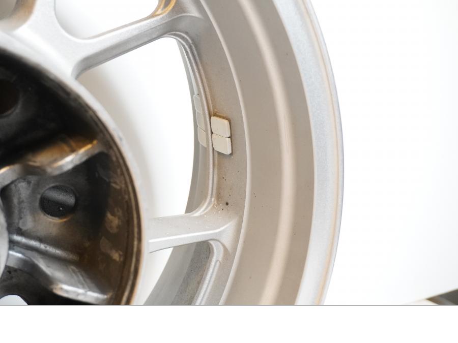 Vänster sida på Fälg från en Kawasaki GTR 1400 -2008 motorcykel.