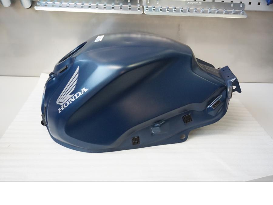 Baksidan på Bensintank från en Honda CB 650 R -2020 motorcykel.