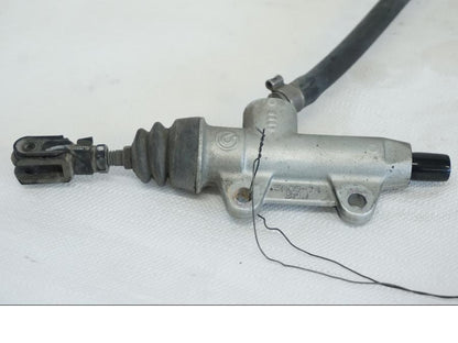 Baksidan på Bromshuvudcylinder från en BMW K 1600 -2015 motorcykel.